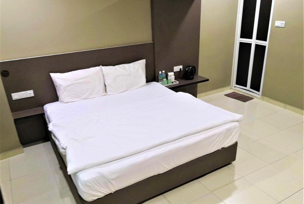 Tropika Garden Hotel Johor Bahru Buitenkant foto