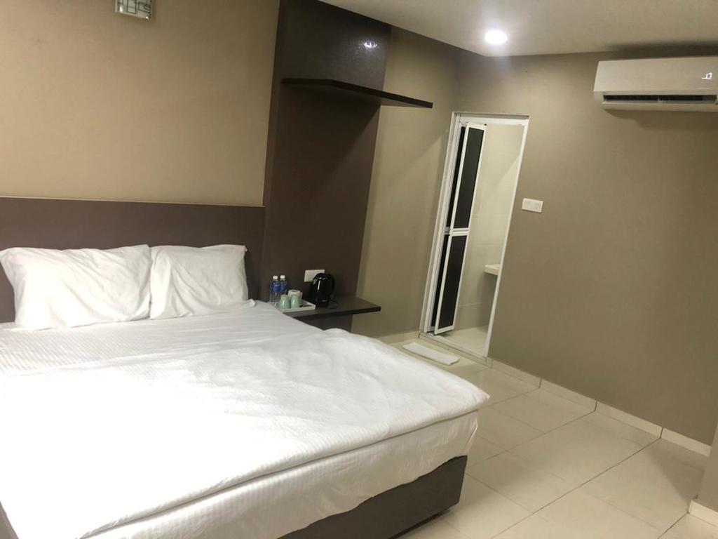 Tropika Garden Hotel Johor Bahru Buitenkant foto